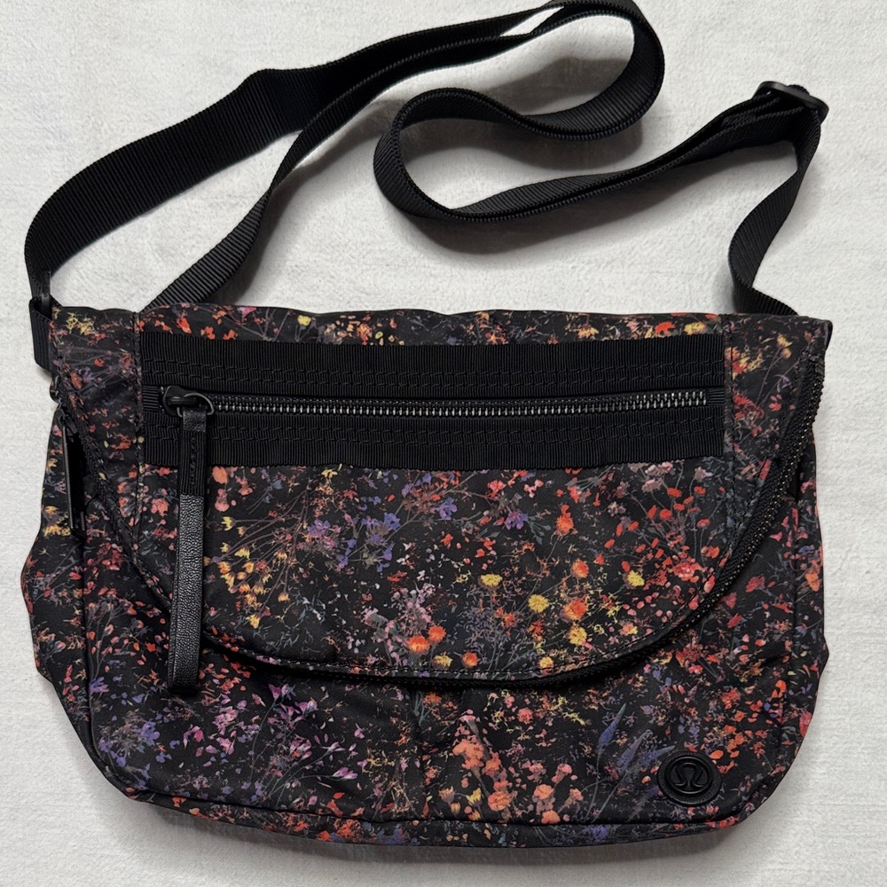 Lululemon Festival Bag II 5L Flowerescent